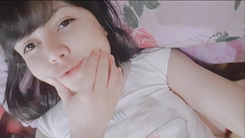 Remaja Perawan Hana Lily Mengeksplorasi Kenikmatan Diri
