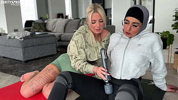Emily & Aaliyah: Ngentot Hot Setelah Gym Dengan Hijab Menggoda