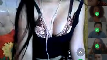 Gadis Manis Live Streaming Di Depan Kamera