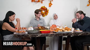 Muslimah Audrey Royal Rayakan Thanksgiving Dengan Bercinta Liar Di Atas Meja – Hijab Hot