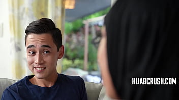 Remaja Berhijab Hanya Ingin One Night Stand – Malina Melendez