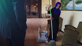 Pembantu Arab Diperkosa – Tukang Kebun Miskin Ditekan Bos Demi Uang Tambahan