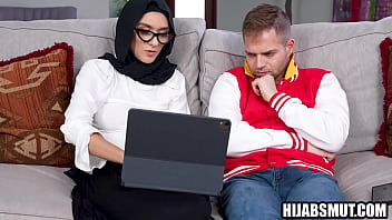 Gadis Muslim Menggoda Teman Sekelas Dengan Fantasi Seks Liar