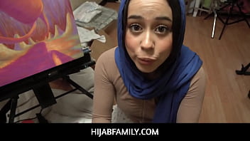 Hijabfamily – Dania Vegax, Adik Tiri Seksi Berhijab Yang Bikin Heboh