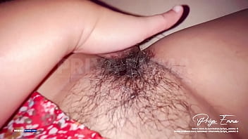Desi Bhabhi Menggoda, Jari Menari Di Bulu Lebat Saat Sendirian