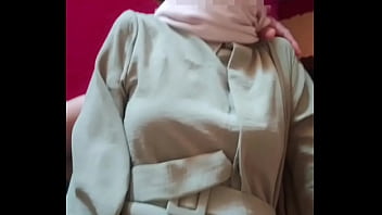 Saudari Tiri Berhijab Dientot Hingga Meraung Saat Lebaran