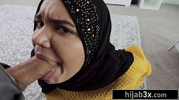 Adik Tiri Berhijab Menggoda Kakak Tiri Dengan Rayuan Uang (naudi Nala)