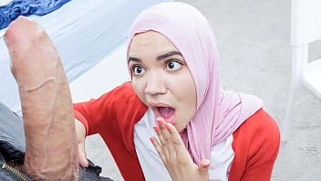 Hijab Stepsister Rela Lakukan Apapun Demi Modal Dari Kakak Tiri – Hijablust