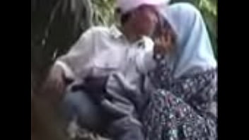 Malaysian Headscarf Handjob