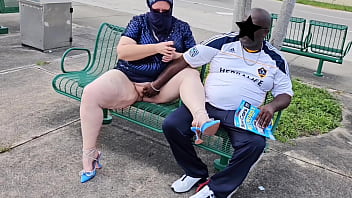 Hijab Muslim Milf Biarkan Pria Asing Di Halte Bus Ejakulasi Dua Kali Di Bibir Meaty Vagina-nya (bbw Ssbbw Outdoor)