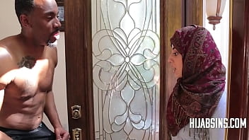 Sensasi Hot Hijab Cantik Menggoda Di Kamar Gelap