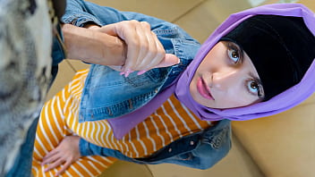 Gadis Timur Tengah Siap Jalani Hubungan Penuh Dengan Pelatihnya – Hijablust