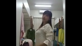 Mantan Pacar Tionghoa Indonesia Menari Dengan Gaya Seksi