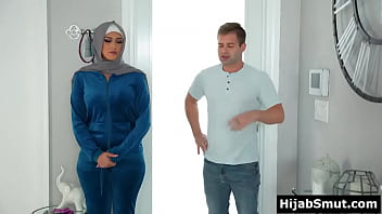 Gadis Muslim Perawan Digoyang Tetangga Sampai Klimaks