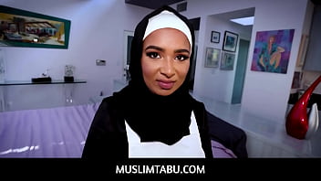 Muslimtabu – Pembantu Remaja Berhijab Siap Berkenalan Dengan Kontolku