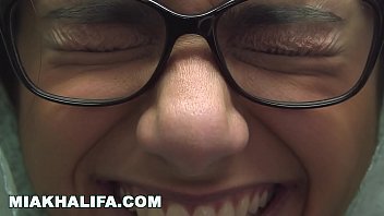 Mia Khalifa – Inilah Tubuhku, Semoga Kamu Suka