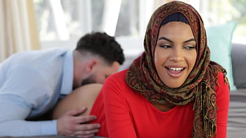 Kakak Tiri Mengajari Adik Tiri Berhijab Cara Membahagiakan Pria – Hijablust