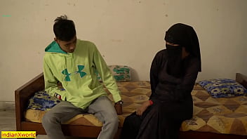 Selingkuh Hot! Istri Berhijab Digituhin Teman Suami – Ngentot Sampe Meraung