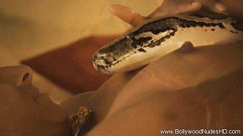 Kemunculan Ular Suci Yang Memikat Hati