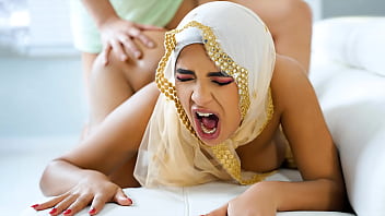 Membujuk Pacar Berhijab Untuk Berhubungan Intim Yang Dilarang Dalam Budayanya – Dilema Cinta Dan Tradisi