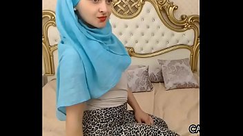 Gadis Arab Seksi Berhijab Yang Memesona