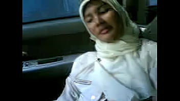 Jilbab Mesum Di Mobil – Aksi Panas Gadis Berhijab