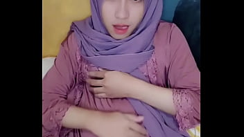 Sensasi Hot Crossdress Hijab Main Solo Menggoda