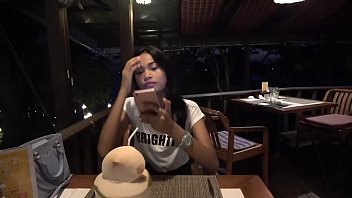 Dia Diam Tak Bergerak Lama Setelah Menerima Creampie