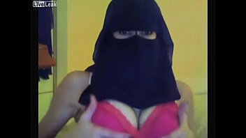Gadis Arab Saudi Seksi Goyang Pake Cadar