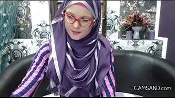 Gadis Arab Menggoda Dengan Hijabnya Yang Menggairahkan