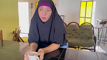 Menggoda Madrastra Arab Muslimku Yang Berhijab Dengan Rayuan Nakal