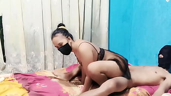 Judul Alternatif:  
Main Seru Di Kolam Renang, Istri Tetangga Dipeluk Pakai Bikini