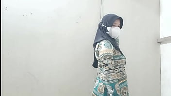 Menggoyang Memek Istri Tetangga Saat Suaminya Pergi Kerja