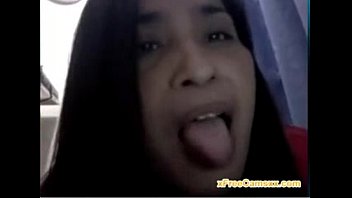 Gadis Asia Manis Meraba-raba Memeknya Yang Basah