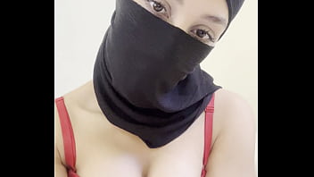 Gadis Arab Berhijab Dan Niqab Menggoda Dengan Payudara Besar Dan Tetek Bulat Sempurna