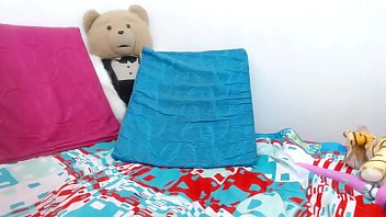 Memuaskan Diri Sendiri Dengan Memainkan Lubang Pantat Dan Vagina Yang Gelap