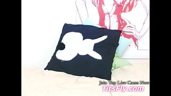 Gadis Asia Imut Dan Seksi Masturbasi Di Depan Kamera Secara Live