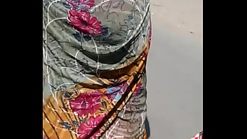 Paha Montok Menggoda Dalam Balutan Saree