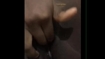 Masturbasi Solo Gadis Berkulit Hitam Legam