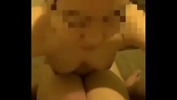 Mengerang Di Ranjang, Memek Sempitku Direnggang Kontol Gede Hingga Jilbabku Basah Kuyup