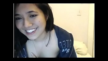 Pamer Tetek Mungil Di Live Show, Si Amatir Asia Ini Bikin Panas