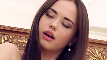 Li Moon Menggoda Dirinya Sendiri Dengan Nafsu